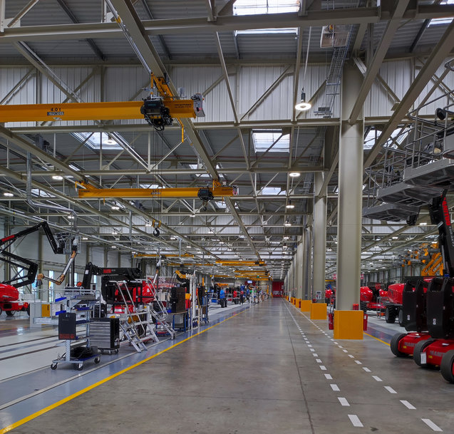 SERE Maintenance equips Manitou Group's new aerial work platform production unit with 15 overhead cranes